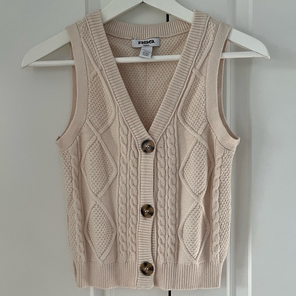 Sweater vest